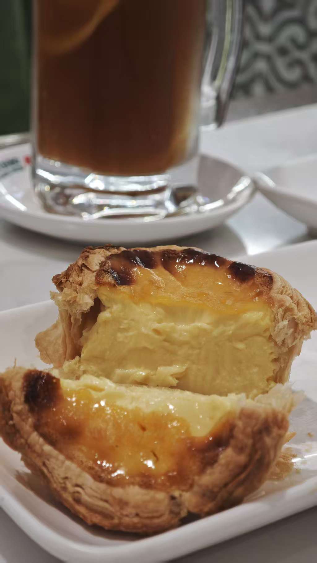 葡式蛋挞和一杯咖啡